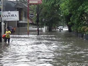 Palembang Dikepung Banjir Usai 2 Jam Hujan Deras, 18 Kecamatan Terdampak