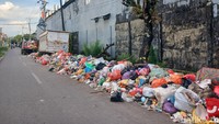 Keresahan Warga Teuku Umar Makassar gegara Sampah Dibiarkan Menumpuk Sepekan