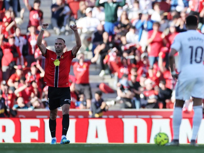 Soccer Football - LaLiga - RCD Mallorca v Real Madrid - Estadi Mallorca Son Moix, Palma de Mallorca, Spain - April 4, 2026 RCD Mallorca's Vedat Muriqi celebrates scoring their second goal REUTERS/Nacho Doce