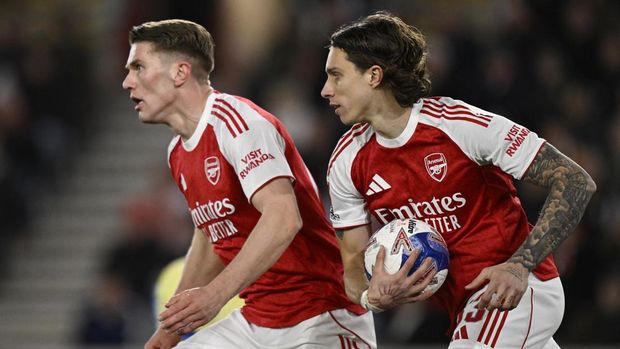 Soccer Football - FA Cup - Quarter Final - Southampton v Arsenal - St Mary's Stadium, Southampton, Britain - April 4, 2026 Arsenal's Viktor Gyokeres celebrates scoring their first goal with Riccardo Calafiori REUTERS/Tony O Brien