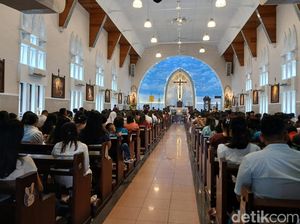 Umat Kristiani Rayakan Paskah dengan Sukacita di Katedral Medan