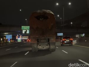 Viral Truk Tanpa Lampu Belakang Nyaris Sebabkan Kecelakaan Maut