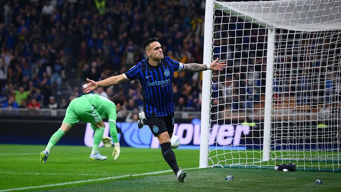 MILAN, ITALY - APRIL 05:  Lautaro Martinez of FC Internazionale scores the goal during the Serie A match between FC Internazionale and AS Roma at Giuseppe Meazza Stadium on April 05, 2026 in Milan, Italy. (Photo by Mattia Pistoia - Inter/Inter via Ge