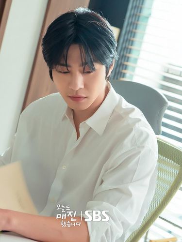 Ahn Hyo Seop berperan sebagai Matthew Lee di Sold Out on You. Ia merupakan seorang petani sekaligus CEO untuk sebuah perusahaan bahan alami.