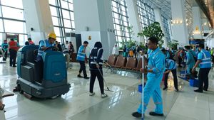 Gerak Cepat Petugas Tangani Atap Jebol di Bandara Soetta