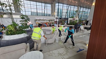 Berita dari Detik Finance: Angkasa Pura Minta Maaf soal Atap Terminal 3 Jebol Imbas Hujan Deras