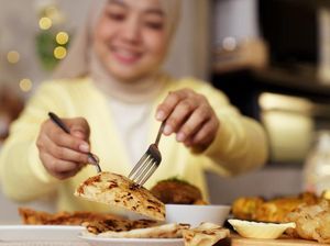 7 Etiket Makan di Berbagai Negara Ini Sering Bikin Turis Salah Paham