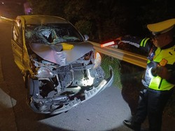 Truk Ganti Ban di Tol Sumo, Kernet Tewas Tertabrak Avanza