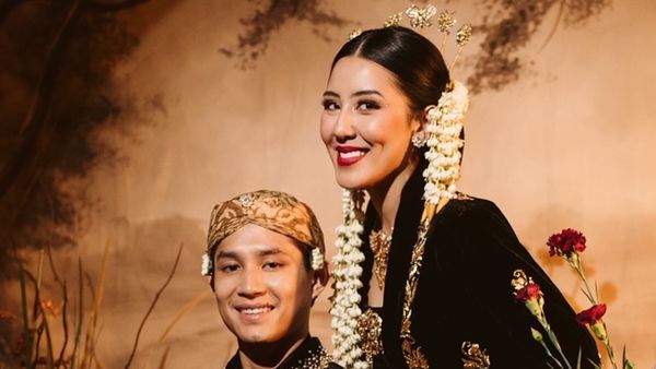 Foto Prewedding 2 Konsep Teuku Rassya, Tradisional Hingga Modern yang Elegan