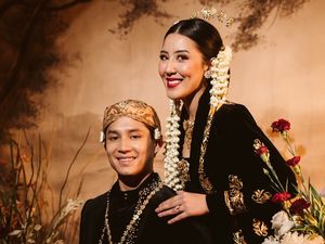 Foto Prewedding 2 Konsep Teuku Rassya, Tradisional Hingga Modern yang Elegan