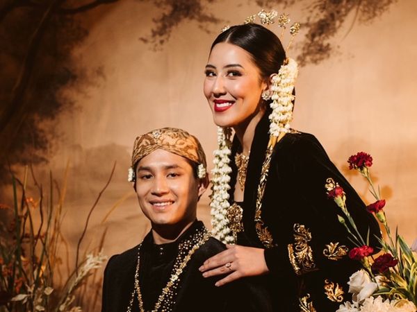 Foto Prewedding 2 Konsep Teuku Rassya, Tradisional Hingga Modern yang Elegan