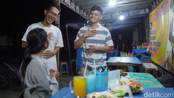 Dalam Sunyi yang Sigap, Teman Tuli Jadi Andalan di Warung Penyetan Pegasus