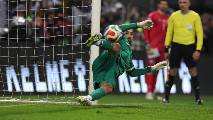 ZENICA, BOSNIA AND HERZEGOVINA - MARCH 31:  Gianluigi Donnarumma of Italy in action durin the FIFA World Cup 2026 European Qualifiers KO play-offs  match between Bosnia & Herzegovina and Italy at Stadion Bilino Polje on March 31, 2026 in Zenica, Bosn