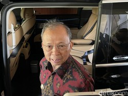 Warga Bali Bakar Sampah Buntut Larangan TPA Suwung, Koster Kukuh Pembatasan