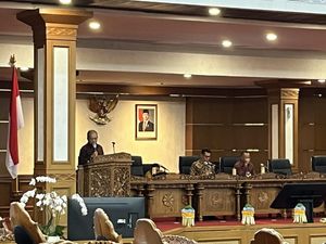 Koster Usulkan Lagi Perda Baru untuk Tangani Turis Asing Nakal di Bali