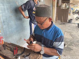 Cerita Histaria, 30 Tahun Jadi Dokter Jam di Pangandaran