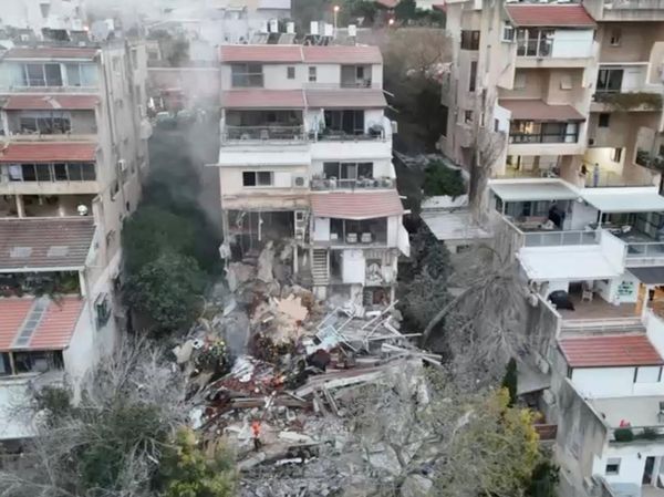 Gedung Tujuh Lantai di Haifa Runtuh Usai Serangan Rudal Iran