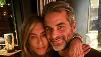 Jennifer Aniston Pamer Mesra dengan Kekasih di Momen Paskah, Makin Lengket