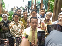 Bahlil Buka Suara soal Harga Avtur Naik: Kita Jauh Lebih Kompetitif