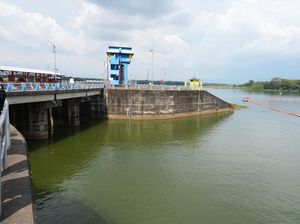 Solo Masih Banjir, Pintu Air WGM Tetap Tutup Meski Debit Naik