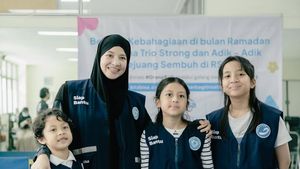 Momen Natasha Rizki dan Ketiga Anak Berbagi Kasih Sayang di RSCM