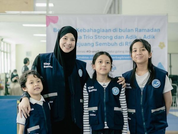 Momen Natasha Rizki dan Ketiga Anak Berbagi Kasih Sayang di RSCM