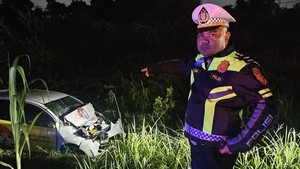 Adu Banteng Bus Pelangi-Mobil Taksi Online di Pekanbaru, 1 Tewas