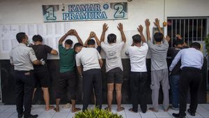 Razia Lapas, Petugas Sisir Blok Hunian dan Tes Urine WBP