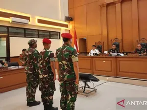 Urusan Lengan Seragam Prajurit di Sidang Pembunuhan Kacab Bank Disorot
