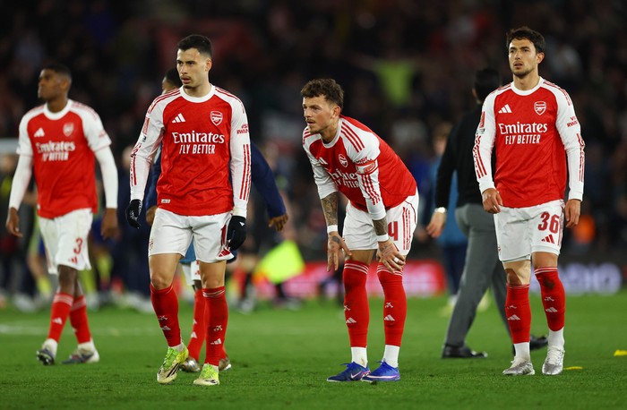 Soccer Football - FA Cup - Quarter Final - Southampton v Arsenal - St Marys Stadium, Southampton, Britain - April 4, 2026 Arsenals Ben White, Gabriel Martinelli and Martin Zubimendi look dejected after the match Action Images via Reuters/Matthew Ch