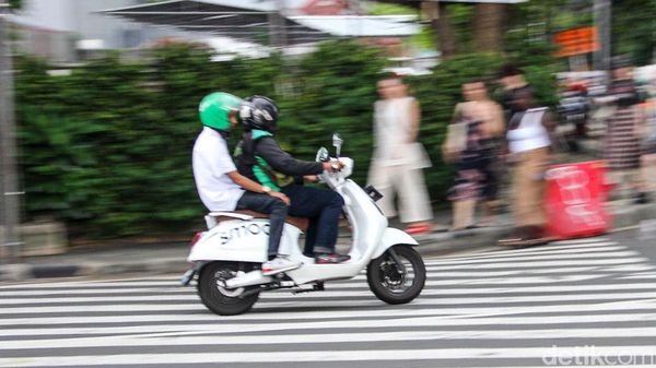 Tekan Biaya Transportasi, Motor Listrik Jadi Andalan Baru Masyarakat