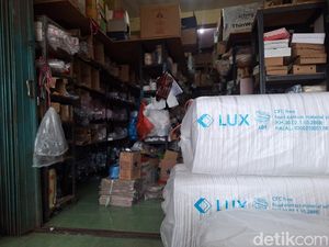 Harga Plastik Naik Gila-gilaan, Pedagang di Mataram Menjerit