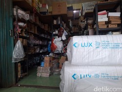 Harga Plastik Naik Gila-gilaan, Pedagang di Mataram Menjerit