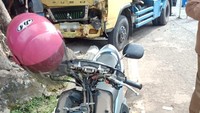 Truk Tangki Oleng di Cirebon, Pemotor Tewas Tergencet Pohon