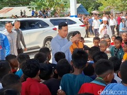 Siswa SD di Kupang Rela Datang Jam 6 Pagi demi Sambut Gibran Meski Libur