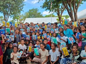 Gibran Janji Perhatikan Guru Honorer dan PPPK di Kupang-Sumbang 15 Chromebook