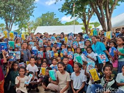 Gibran Janji Perhatikan Guru Honorer dan PPPK di Kupang-Sumbang 15 Chromebook