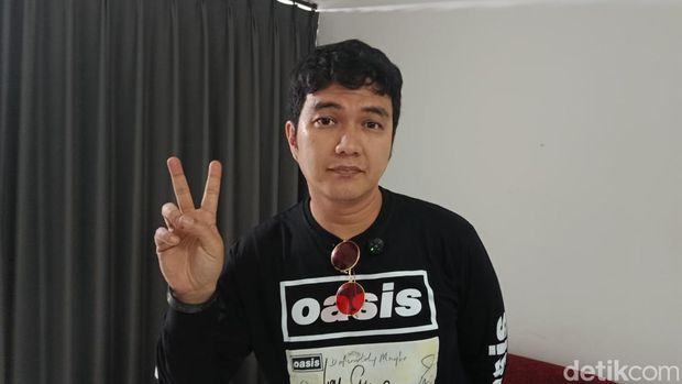 Cerita Perjuangan Aldi Taher Lawan Kanker, Kini Viral Jualan Burger