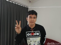 Aldi Taher Gak Nyangka Jualan Burger Viral, Jawab Rencana Ekspansi