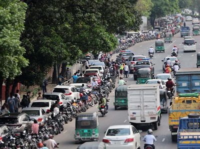 Antrean Menggila, BBM Jadi Barang Langka