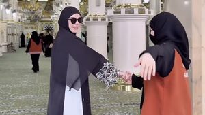 Bikin Iri, POV Celine Evangelista Disambut-Doa di Raudah Gak Berdesakan