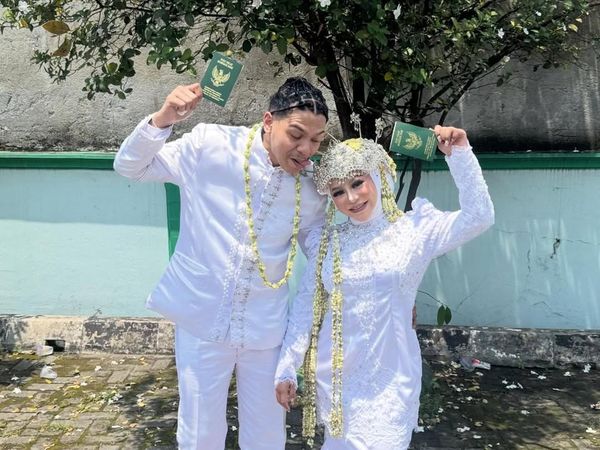 Visual Kreator Cimoy Nuraini saat Nikah Bikin Semua Mata Tertuju Padanya