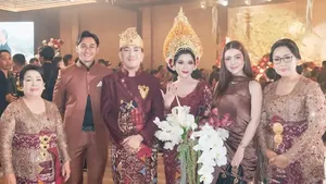 Gaya Artis di Pernikahan Anak Bos Bali, Nagita Memukau Pakai Dress Kuning