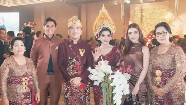 Gaya Artis di Pernikahan Anak Bos Bali, Nagita Memukau Pakai Dress Kuning
