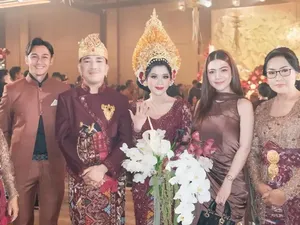 Gaya Artis di Pernikahan Anak Bos Bali, Nagita Memukau Pakai Dress Kuning