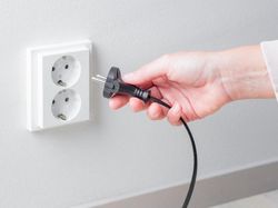 Benarkah Cabut-Colok Dispenser Bisa Hemat Tagihan Listrik?