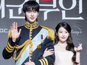Gaya Byeon Woo Seok-IU Jadi Pangeran dan Putri Kerajaan, Visualnya Unreal