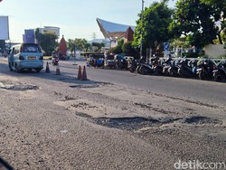 Pemkot Cirebon Siapkan Rp 6,1 Miliar Perbaiki 8 Ruas Jalan Rusak