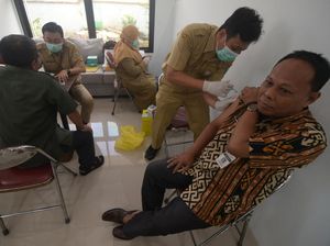 Jelang Haji 2026, Jamaah Salatiga Jalani Vaksinasi dan Cek Kesehatan