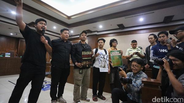 Kasus Konten Demo, Admin @bekasi_menggugat Divonis 7 Bulan Penjara